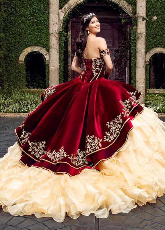 Sweetheart Burgundy velvet Ball Gown Quinceanera Dresses With Embroidery Tiered Skirts Lace Up Floor Length Vestido De Festa Sweet 16 Dress