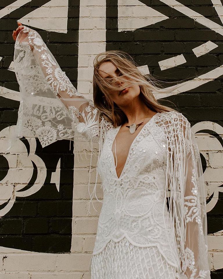 Wedding Bohemian Beach Dresses Bridal Gowns V Neck Bell Long Sleeve Lace Open Backless Boho Robe De Mari E 6660306