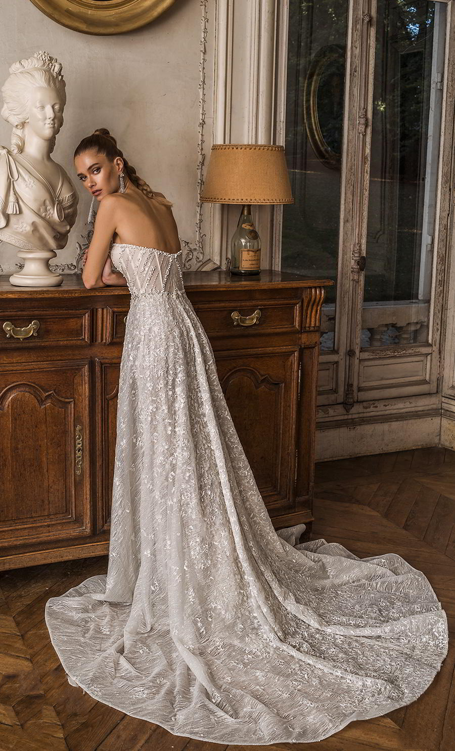 2020 Modest Birenzweig A Line Wedding Dresses Sweetheart Sleeveless Lace Hand Made Flowers Crystal Wedding Gowns Sweep Train robe de mariée