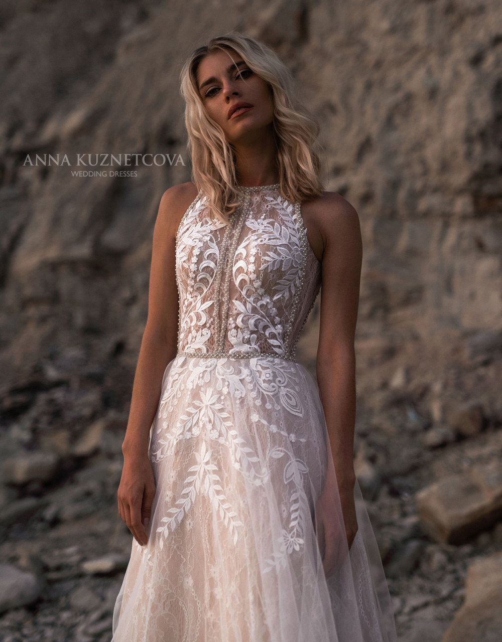 2019 Bohemian Wedding Dresses Jewel Neck A Line Lace Appliqued Beads Boho Wedding Dress Sweep Train Plus Size Beach Bridal Gowns