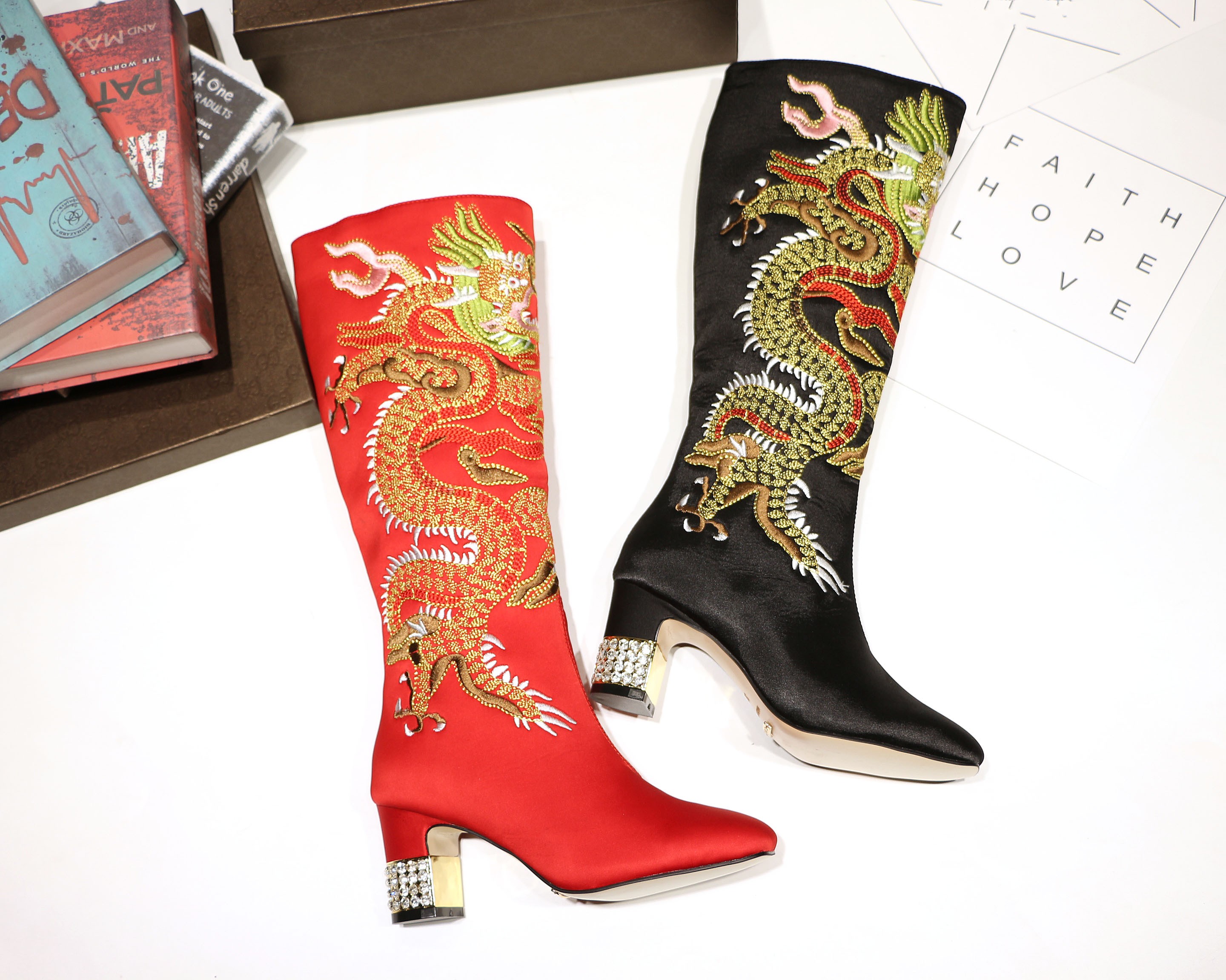 Hot Sale-Red Black Embroidery Dragon Print Leather Knee Boots High heels Fashion Brand Designer Knight Boots Women
Hot Sale-Red Black Embroidery Dragon Print Leather Knee Boots High heels Fashion Brand Designer Knight Boots Women