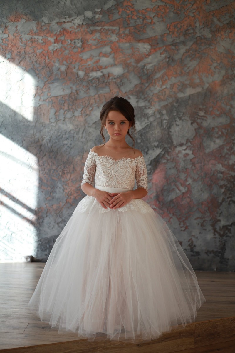 Tulle Long 2019 Flower Girls Dresses For Weddings Half Sleeve Lace Appliqued Flowergirl Dresses with Bow Communion Dress
