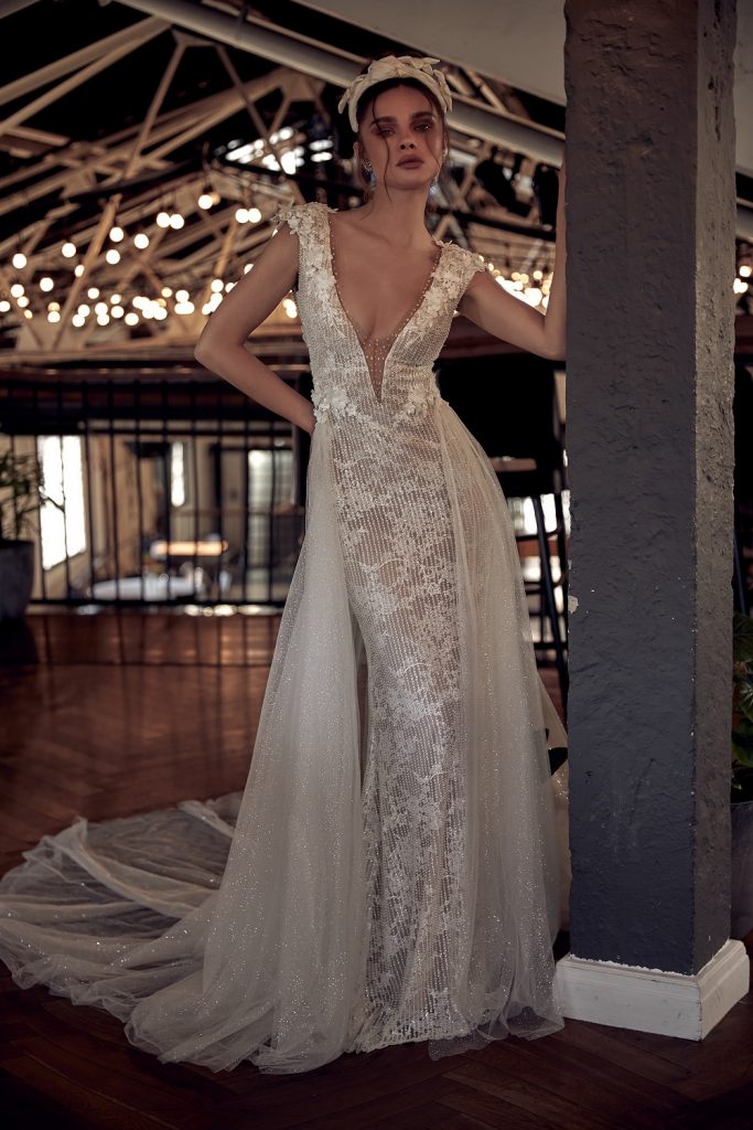 2020 Julie Vino Mermaid Dresses Deep V Neck Tulle Overskirt Bridal Gowns Lace Beaded Cap Sleeve Wedding Dress