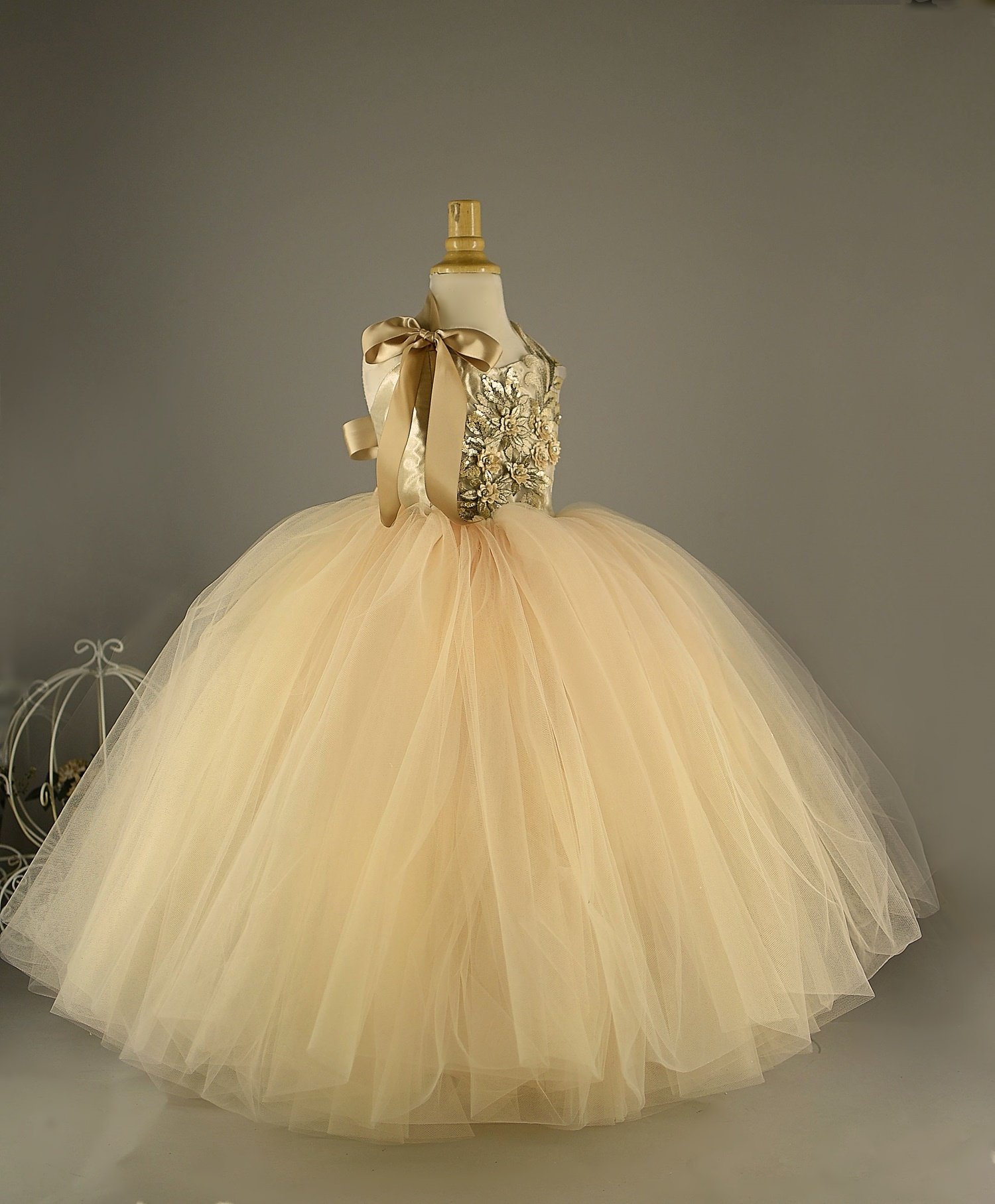 Princess Ball Gown Flower Girls Dresses Sexy Hand Made Flower Halter Puffy Ruffles Kids Formal Gowns Birthday Party Wear For Wedding