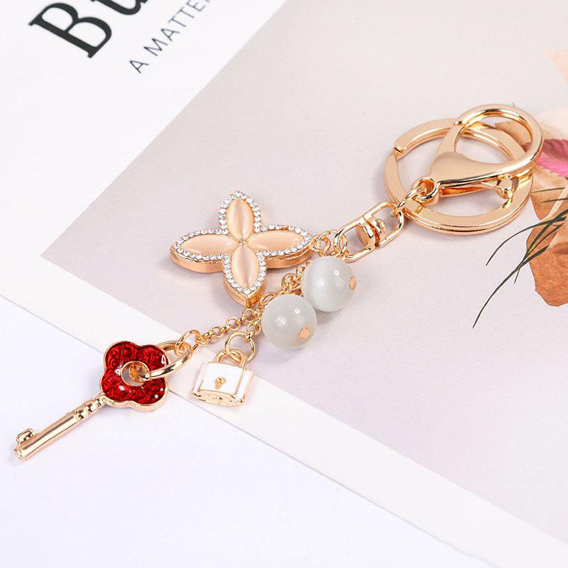 Key Lock Ring Lovers Keyring Rhinestone Opal Four leaf Clover Keychains Holder Fashion Bag Pendant Car Charms Key Chains Jewelry Accessories