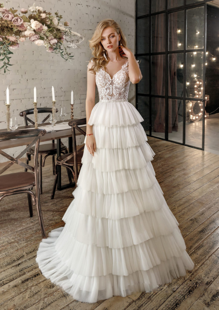 Lace Amazing Tiered Wedding Dresses Sheer Bateau Neck Appliqued Bridal Gowns A E Sweep Train Tulle Robe De Mari E