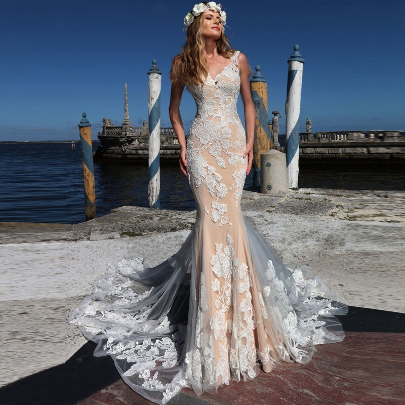 Mermaid Lace Attractive Wedding Dresses V Neck Appliqued Court Train Bridal Gowns Covered Buttons Trumpet Tulle Plus Size Robe De Marie