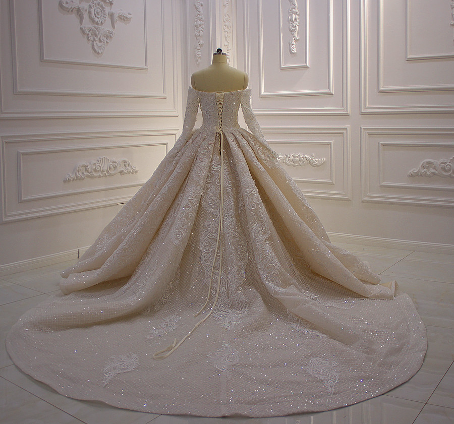 Off Shoulder Ball Gown Wedding Dresses Long Sleeves Lace Appliqued Bridal Dresses Beaded Sequins Plus Size Wedding Gowns robe de mariee