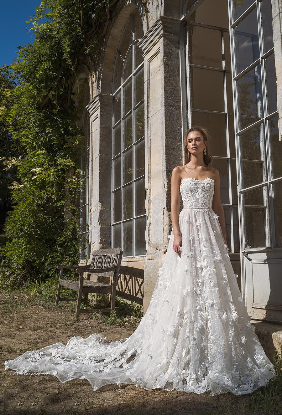2020 Modest Birenzweig A Line Wedding Dresses Sweetheart Sleeveless Lace Applique Hand Made Flower Wedding Gowns Sweep Train robe de mariée