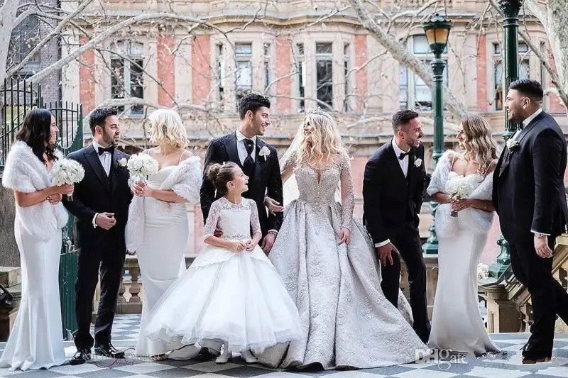 Long Sleeves Lace Ball Gown Wedding Dresses Rhinestone Jewel Neck Vintage Luxury Wedding Dress Full Beads Embroidery Country Bridal Gowns