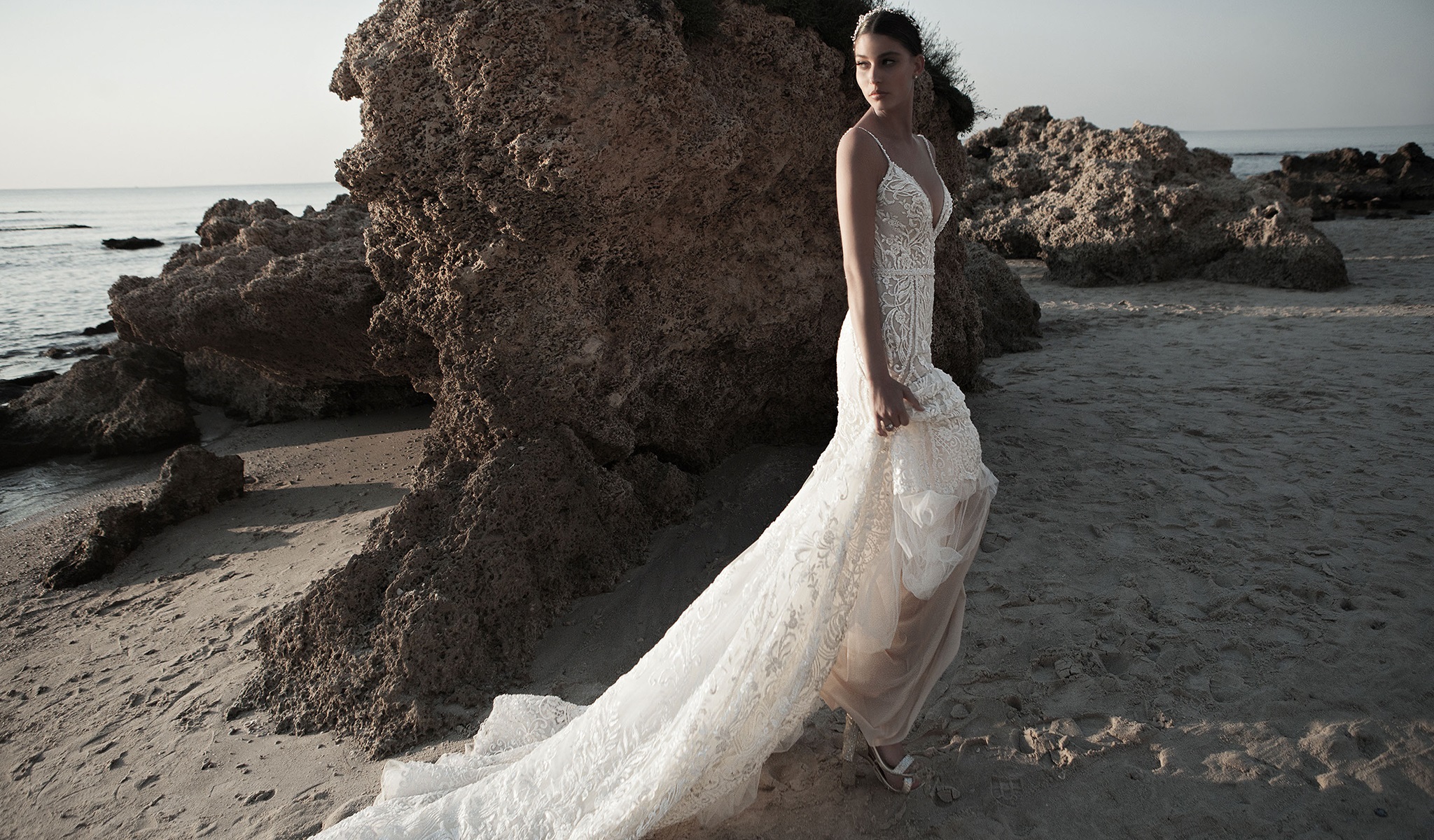 2019 Berta Mermaid Wedding Dresses Lace Applique Sexy Backless Sweep Train Beach Wedding Dress vestito da sposa Side Split Boho Bridal Gown