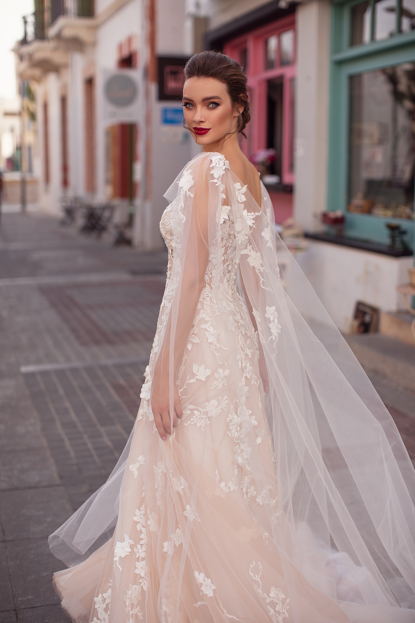 Elegant Dresses V Neck Capped Sleeve Lace Appliques Bridal Gowns Backless Sweep Train A e Wedding Dress Robe De Mariee