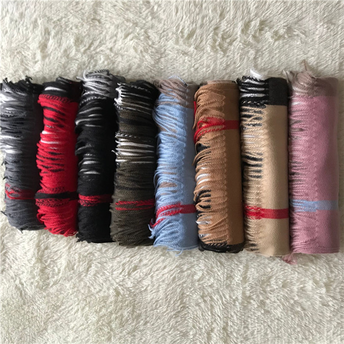 Wholesale winter cashmere scarf high-grade soft thick cashmere scarv classic long tassel scarf men's women's brands shawl scarves 200*70cm
Wholesale winter cashmere scarf high-grade soft thick cashmere scarv classic long tassel scarf men's women's brands shawl scarves 200*70cm