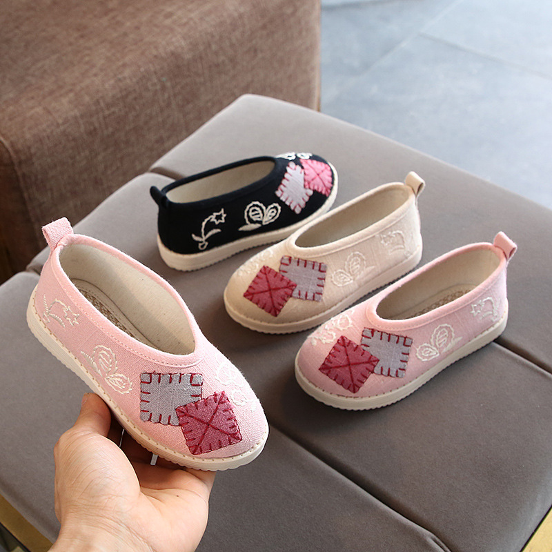 Children cloth shoes Chinese style casual sneakers autumn/winter kids girls Hanfu shoes little girls princess ethnic style, Black
Children cloth shoes Chinese style casual sneakers autumn/winter kids girls Hanfu shoes little girls princess ethnic style, Black