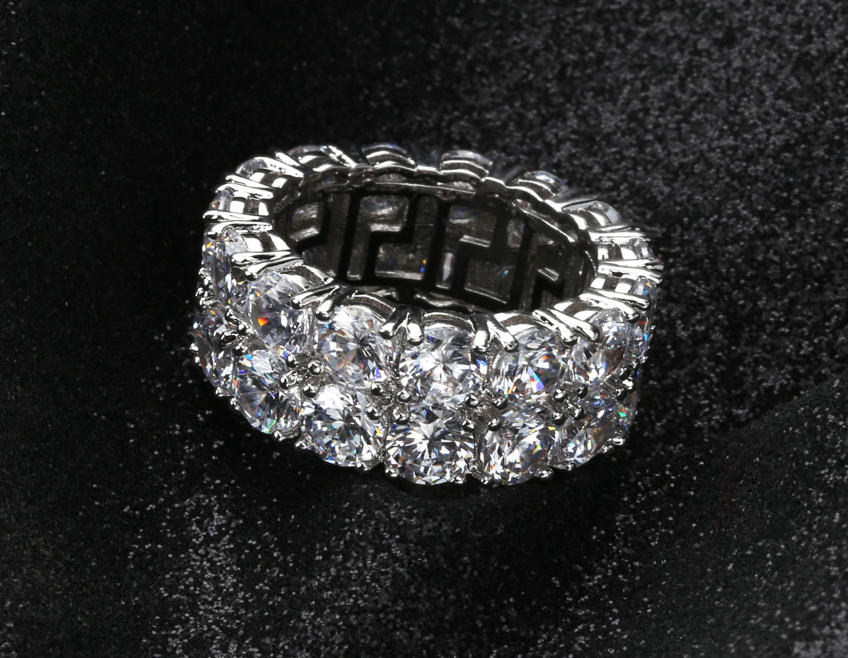 Wholesale-Hip-hop Men's Rings Double Rows of Tiny Rings With Large CZ Stone Party Rings Size 7-11
Wholesale-Hip-hop Men's Rings Double Rows of Tiny Rings With Large CZ Stone Party Rings Size 7-11