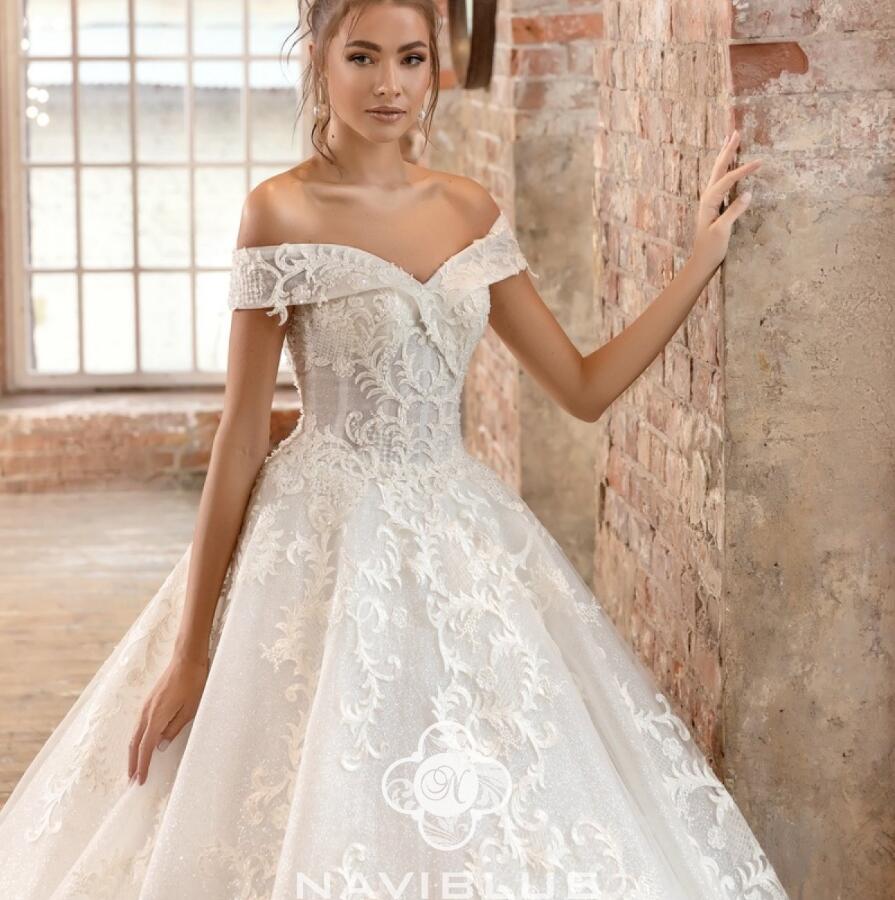 2019 Naviblue Dolly Beach Wedding Dresses Off The Shoulder Lace Appliqued A Line Glitter Modest Wedding Dress Court Train Bridal Gowns