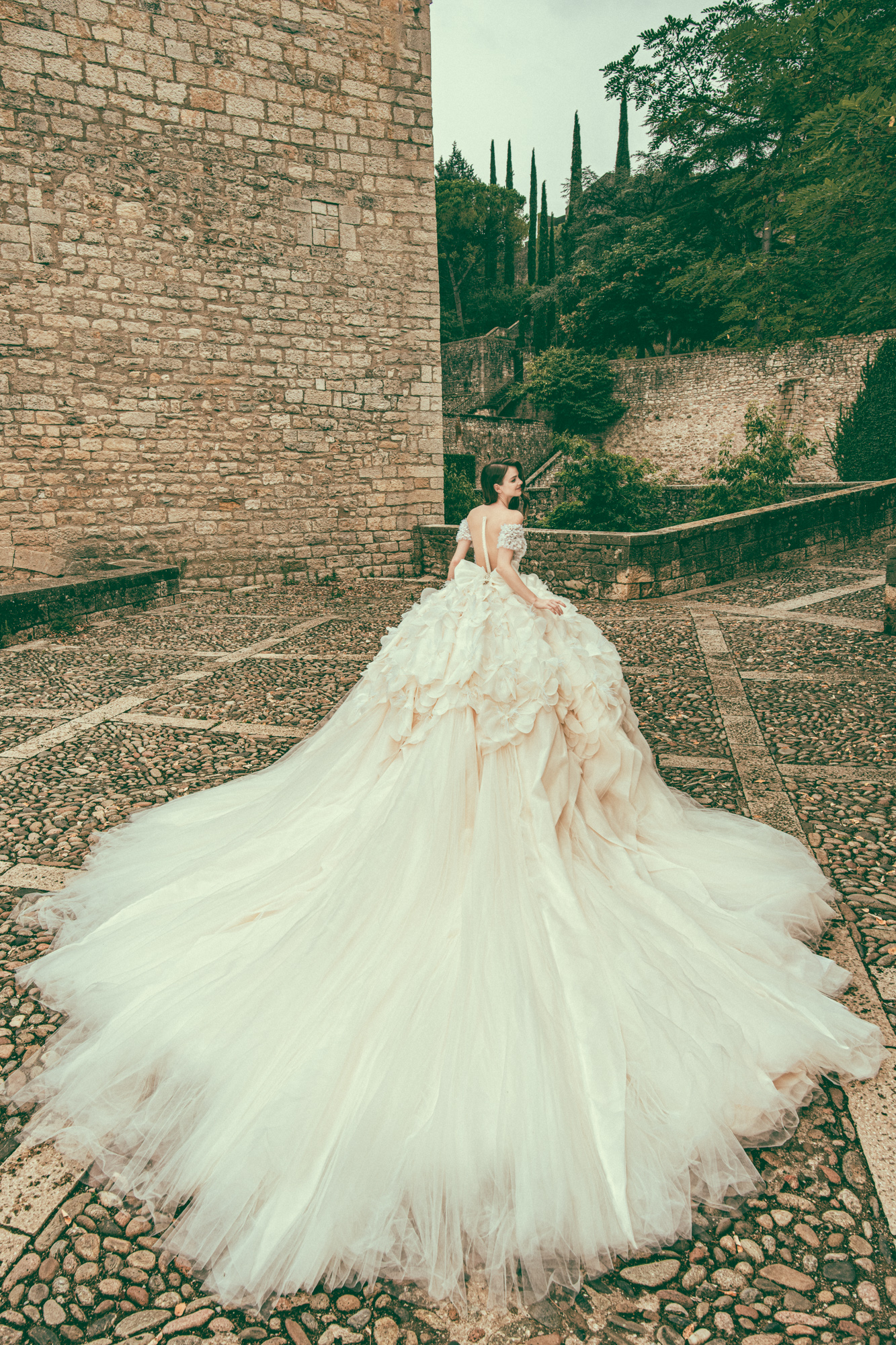 Newest Bohemian Corona Borealis Ball Gown Wedding Dresses Short Sleeve Tulle Lace Pearls Tiers Wedding Gowns Sweep Train robe de mariée