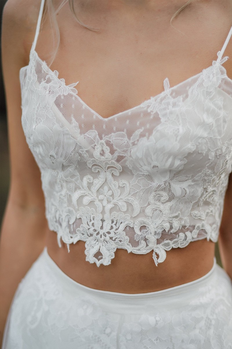 Two Chic Pieces Lace Wedding Dresses Spaghetti Straps V Neck Bridal Gowns A E Tulle Sweep Train Appliqued Vestido De Novia