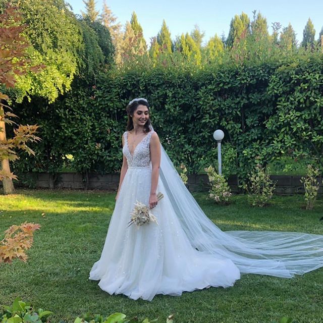2020 Aline Bridal Dresses with Long Tulle Train Bridal Party Gowns For Rustic Weddings Dinner Wear
