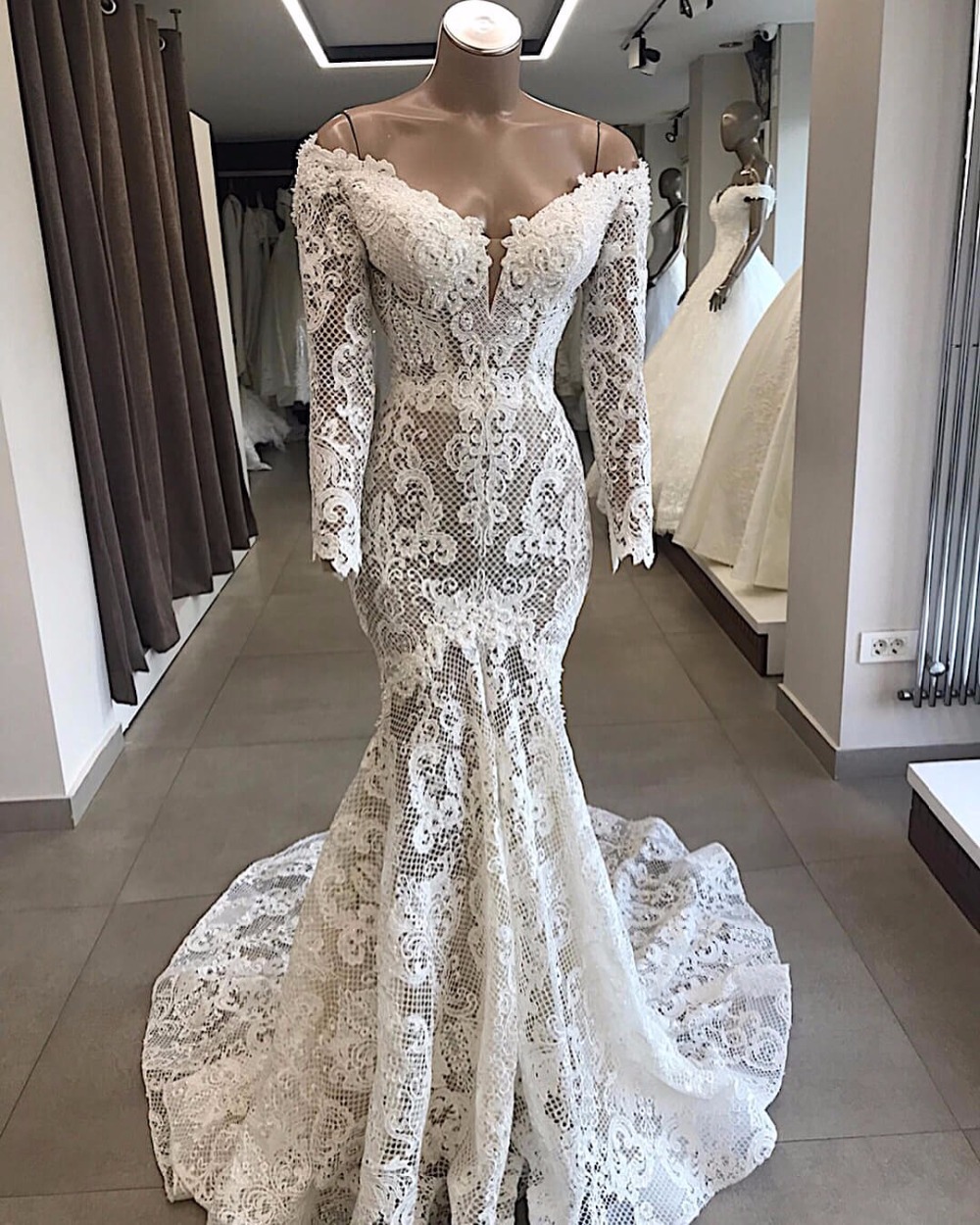 Lace Gorgeous Mermaid Backless Wedding Dresses Off The Shoulder Long Sleeves Bridal Gowns Sweep Train Appliqued Trumpet Robe De Marie
