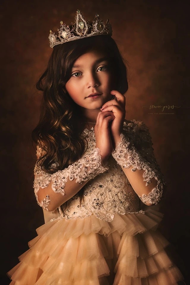 Gorgeous Flower Girl Dresses for Weeding Jewel Tiered Beautiful Appliqued Tulle Dress with Bow Girls Formal Pageant Gowns