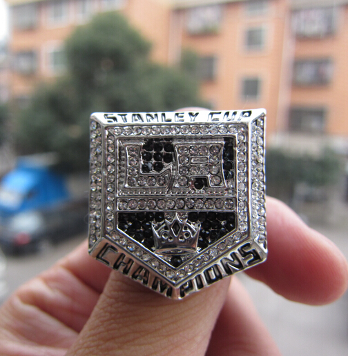 2014 Los Angeles LA Kings Stanley Cup Championship ring Men Fan Souvenir Gift Wholesale 2019 DropShipping
2014 Los Angeles LA Kings Stanley Cup Championship ring Men Fan Souvenir Gift Wholesale 2019 DropShipping