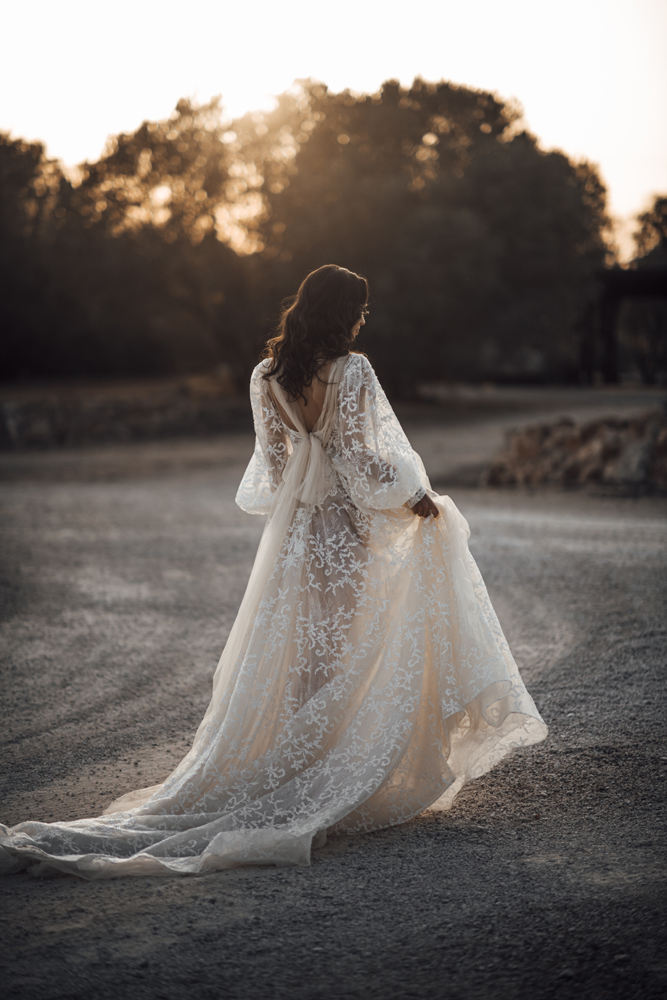 2020 Bohemian Wedding Dresses Deep V Neck Lace Appliques A Line Long Sleeve Wedding Dress Custom Made Boho Backless Bridal Gowns