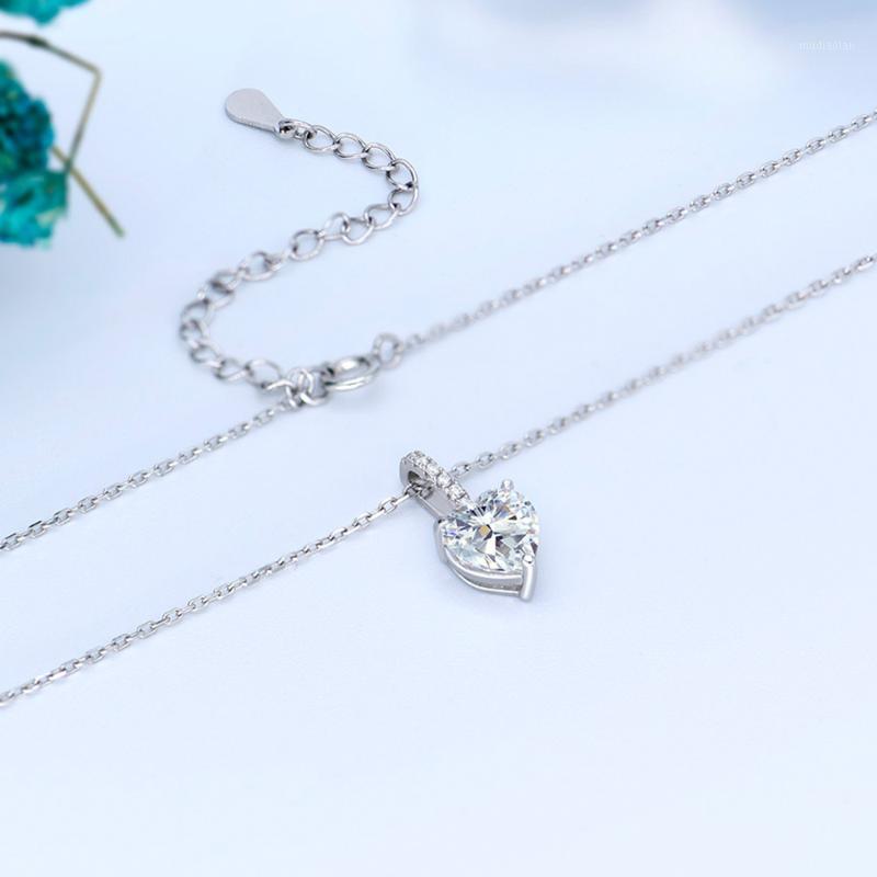 Women's 925 Silver Love Heart Diamond Necklace Pendant Moissanite Diamond Love Clavicle Chain Simple Pendant Necklaces1
Women's 925 Silver Love Heart Diamond Necklace Pendant Moissanite Diamond Love Clavicle Chain Simple Pendant Necklaces1