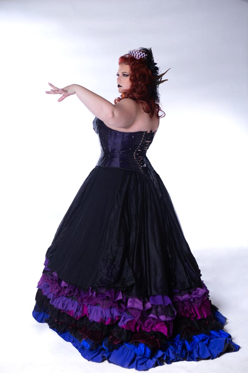 Amazing Plus Size Beaded Gothic Wedding Dresses V Neck Tiered Taffeta Bridal Gowns A Line Sweep Train Robe De Marie 407