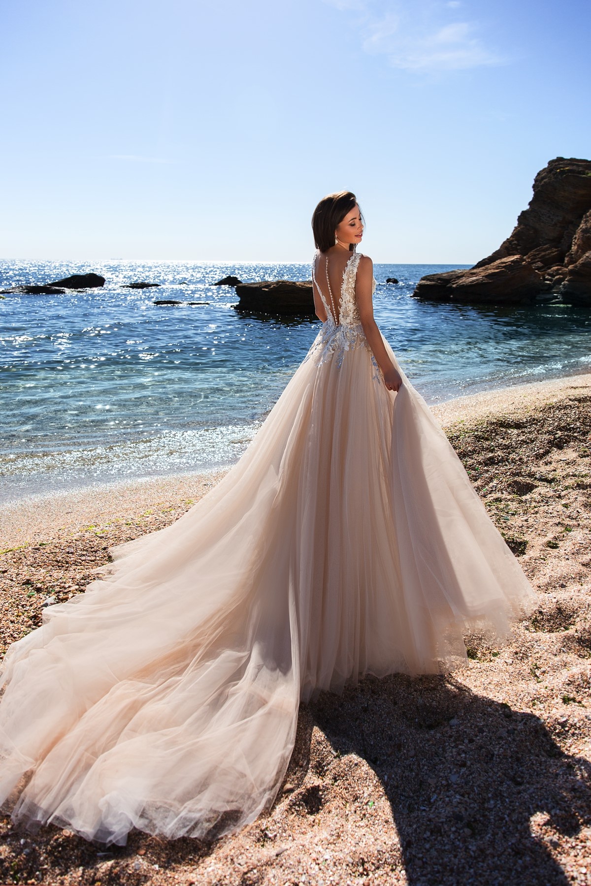 Crystal Design Beach Wedding Dresses A Line Lace Appliqued Beaded Sweep Train Champagne Bridal Gowns Custom Made Bohemia Wedding Dress