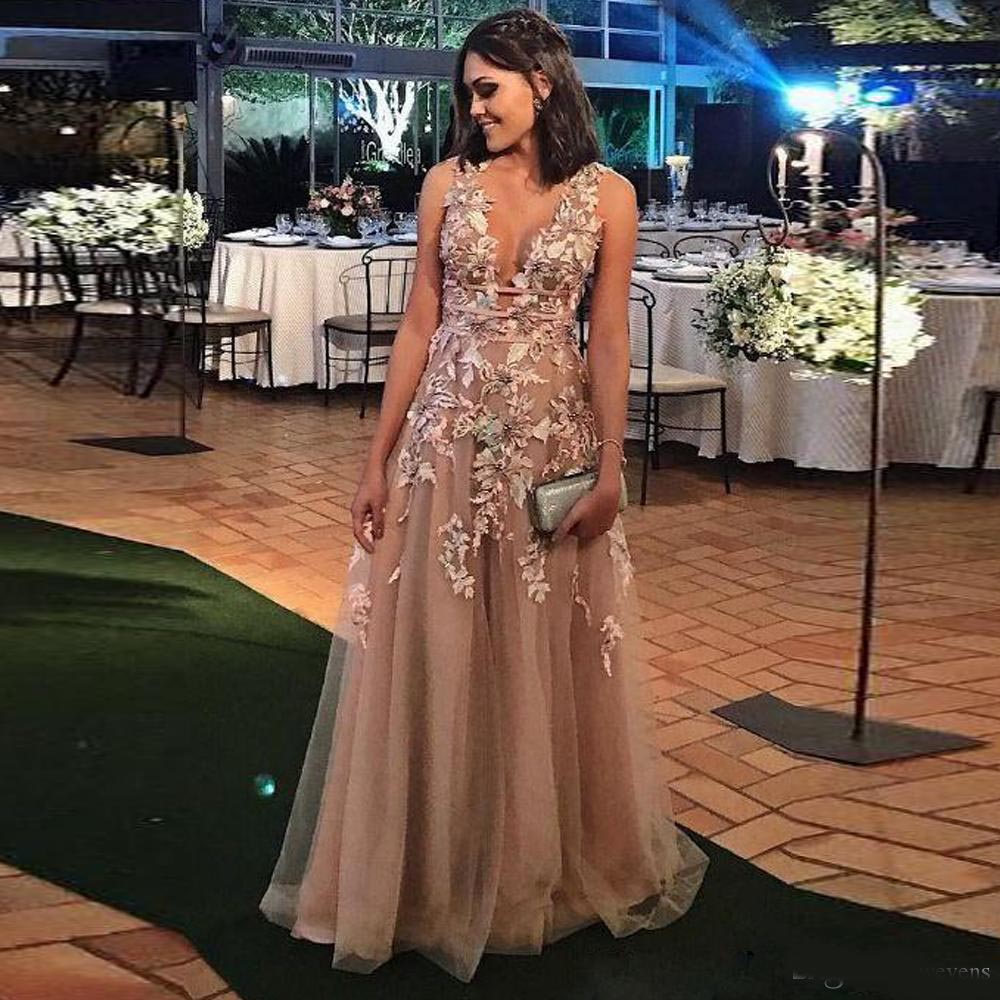 Stylish A Line Tulle Prom Dresses Deep V Neck Sleeveless Lace Appliqued Party Evening Gown Floor Length Tulle Women's Special Occasion Dress