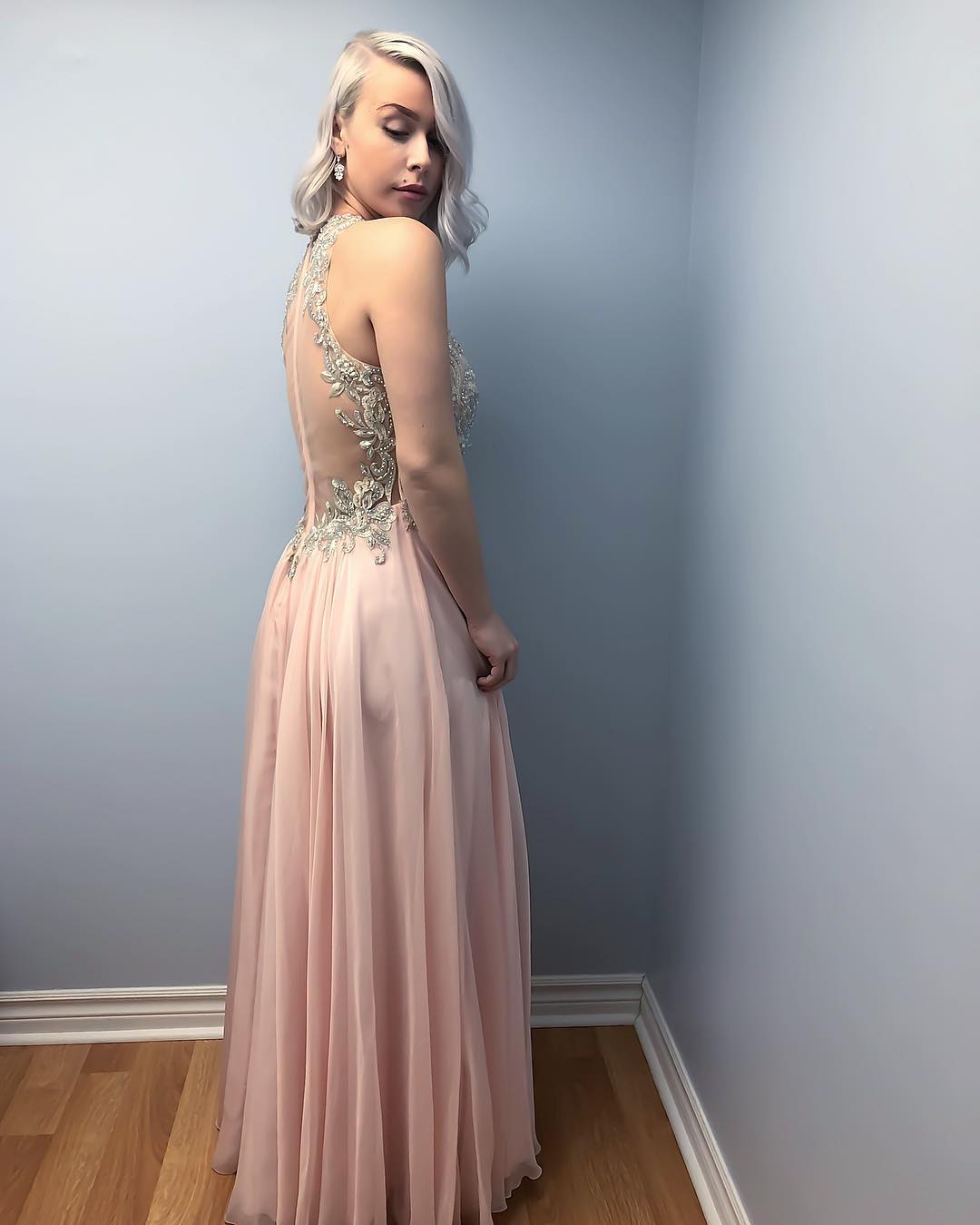 Customized A Line Sleeveless Prom Dresses Halter Evening Dress Chiffon Crystal Floor Length Zipper Formal Party Bridesmaid Gown