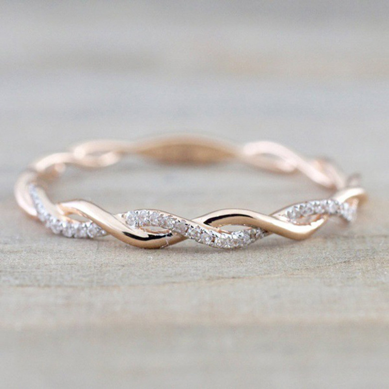 Light Luxurious Hand Decorate Interweave Hemp Flowers Personality Woman Ring Electroplate Rose A Gold Ring You
Light Luxurious Hand Decorate Interweave Hemp Flowers Personality Woman Ring Electroplate Rose A Gold Ring You
