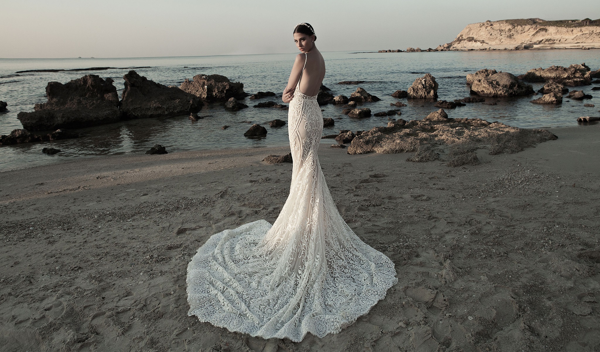2019 Berta Mermaid Wedding Dresses Lace Applique Sexy Backless Sweep Train Beach Wedding Dress vestito da sposa Side Split Boho Bridal Gown