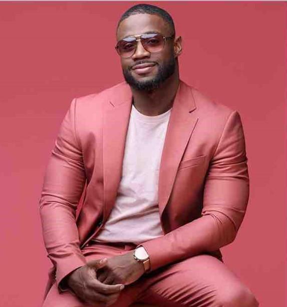 New Popular Two Buttons Groom Tuxedos Notch Lapel Groomsmen Mens Suits Wedding/Prom/Dinner Blazer (Jacket+Pants+Tie) K476, Same as image
New Popular Two Buttons Groom Tuxedos Notch Lapel Groomsmen Mens Suits Wedding/Prom/Dinner Blazer (Jacket+Pants+Tie) K476, Same as image