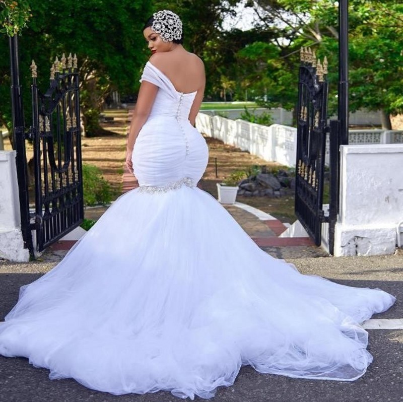 African Plus Size Wedding Dresses With One Shoulder Beads Mermaid Wedding Gowns Robe de mariee Beaded Crystals Trumpet Bridal Dress, Gold
African Plus Size Wedding Dresses With One Shoulder Beads Mermaid Wedding Gowns Robe de mariee Beaded Crystals Trumpet Bridal Dress, Gold