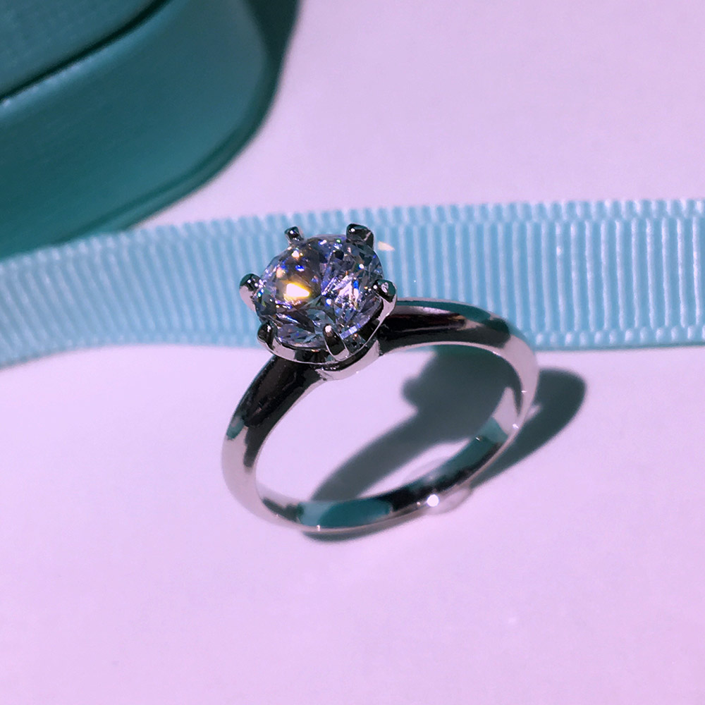 s925 Sterling Silver Hot Selling Women Rings Prom party Fashion French Quality Luxurious Inlaid 1.5-carat engagement ring Wedding ring
s925 Sterling Silver Hot Selling Women Rings Prom party Fashion French Quality Luxurious Inlaid 1.5-carat engagement ring Wedding ring