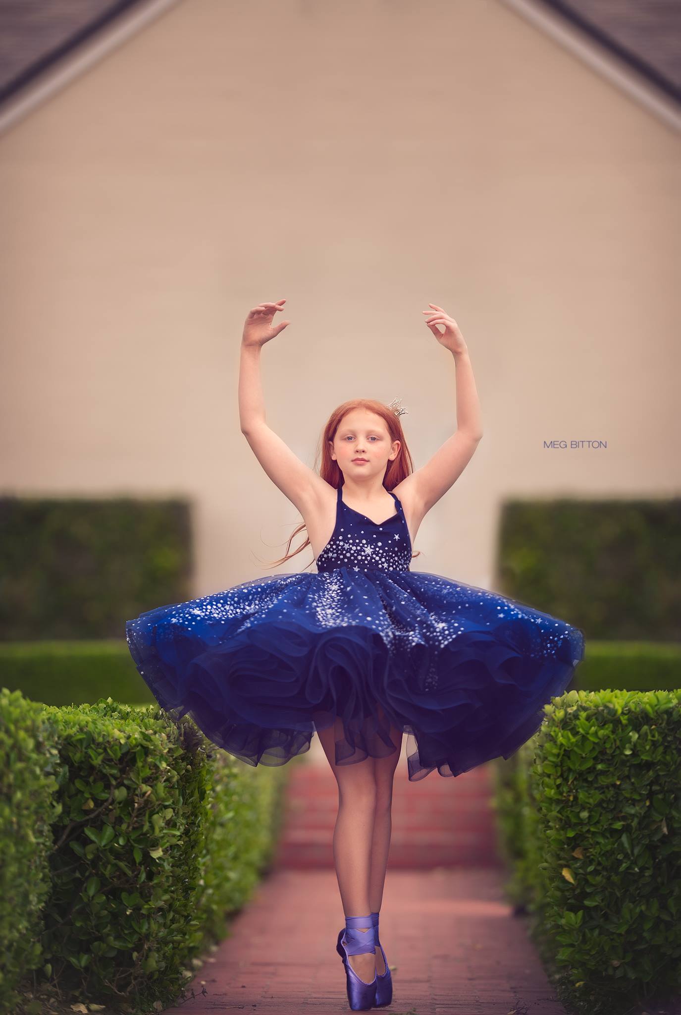 Cute Navy Lace 2020 Flower Girl Dresses Star Appliqued V Neck Backless Little Kids Wedding Dresses Beautiful Girls Pageant Dress Party Gowns