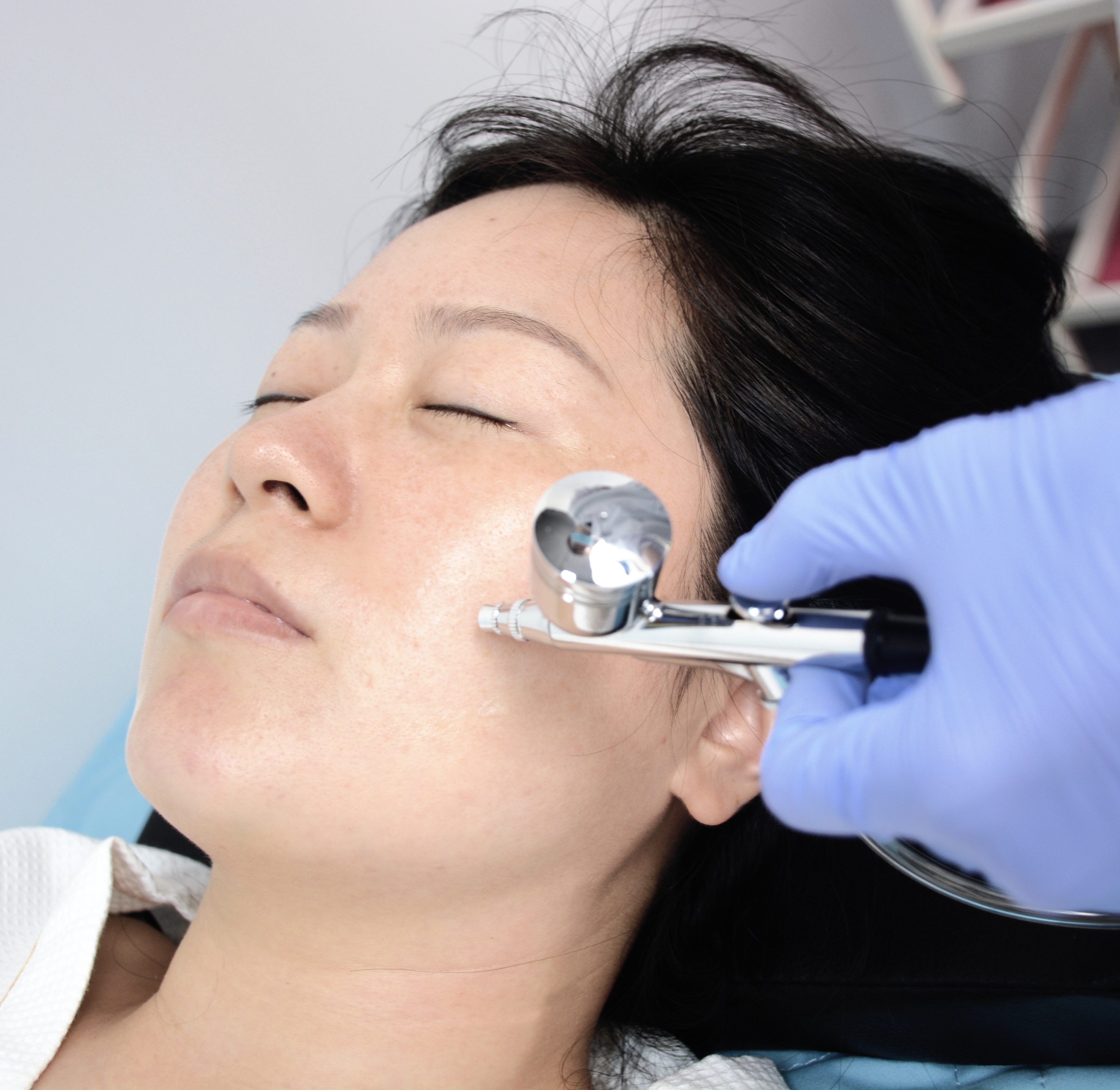 Microdermabrasion facial care machine oxygen infusion and gentle exfoliation skin hydration therapy machine for home use