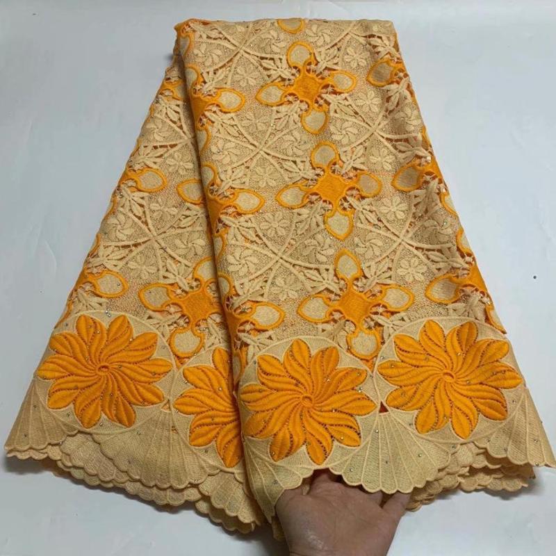 High Quality African Lace Fabric 2020 Latest African Guipure cord Lace fabrics with stones beige Nigerian Net tulle Fabric
High Quality African Lace Fabric 2020 Latest African Guipure cord Lace fabrics with stones beige Nigerian Net tulle Fabric