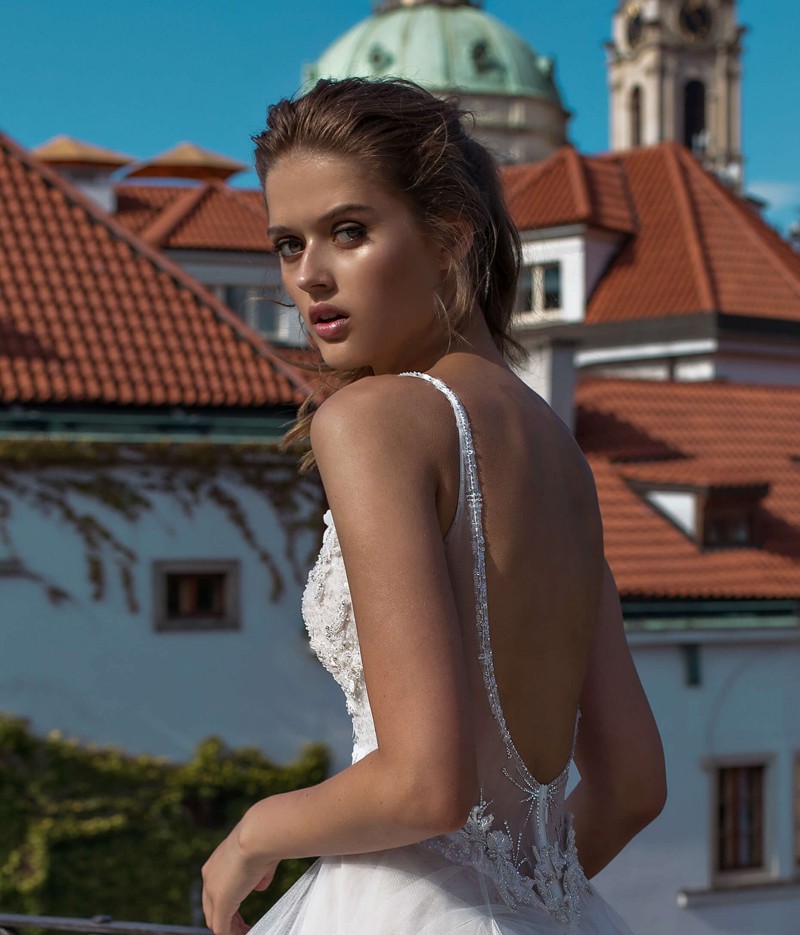 A Line Attractive Lace Beach Wedding Dresses Beaded V Neck Bohemian Backless Bridal Gowns Appliqued Floor Length Tulle Robe De Marie ppliqued