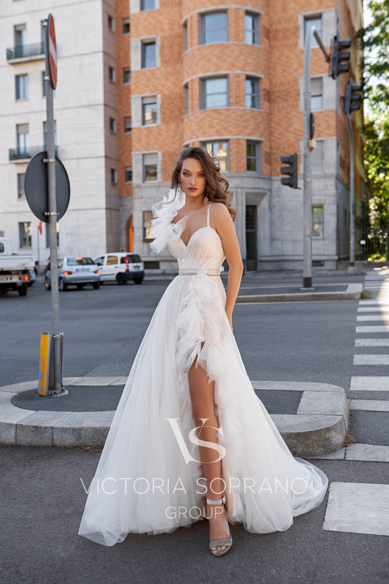 Sexy High Split Wedding Dresses 2020 Ruffles A Line Spaghetti Boho Wedding Dress Sweep Train Backless Bohemian Bridal Robes De Mariée
