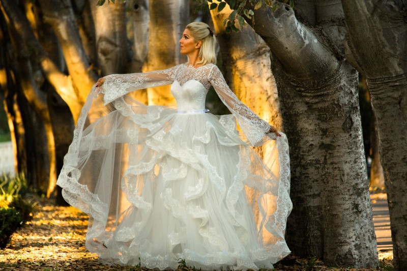 vintage wedding dresses long sleeve lace ruffles tiered skirts floor length bridal gowns beach bohemian robe de marie