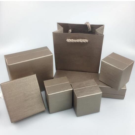 Jewelry boxes with brushed leather packaging box little red man necklace box spring treasure home ring box bracelet bracelet boxes
Jewelry boxes with brushed leather packaging box little red man necklace box spring treasure home ring box bracelet bracelet boxes