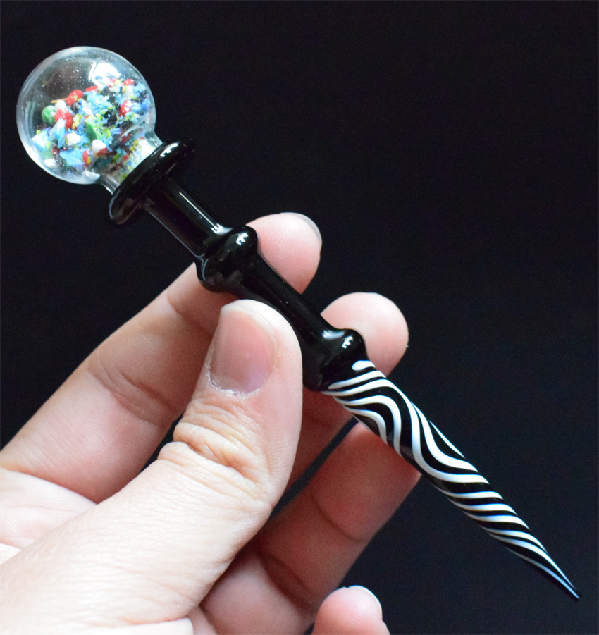 New 4.9 Inch Glass Dabber tool 25mm OD Carb Cap Wax Dab Tool for Quartz Banger Nail Glass Bong smoking accessoires tool
New 4.9 Inch Glass Dabber tool 25mm OD Carb Cap Wax Dab Tool for Quartz Banger Nail Glass Bong smoking accessoires tool