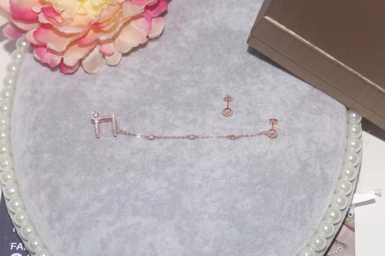 Fashion- Sterling Silver Fashion personality Zircon Ear Clip Single Tassel Earrings Cuff women and girls caught in the ear ear cuffs jewelry