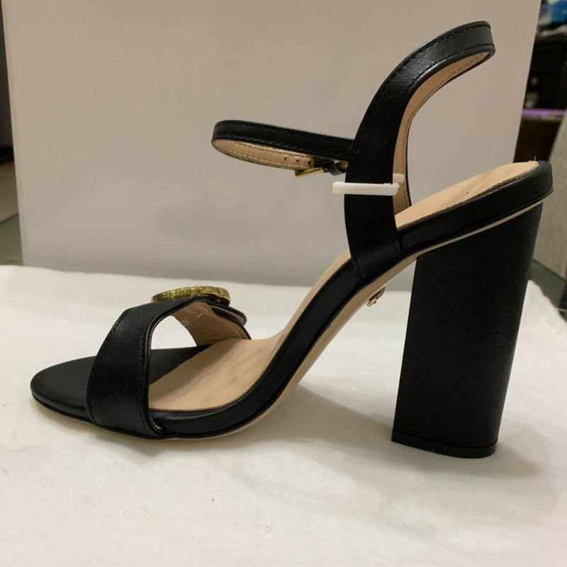 2022 new arrivel Original women Summer Sandals black white red Anti-slipping Quick-drying Outdoor slippers Soft Water Shoe size 35-42
2022 new arrivel Original women Summer Sandals black white red Anti-slipping Quick-drying Outdoor slippers Soft Water Shoe size 35-42