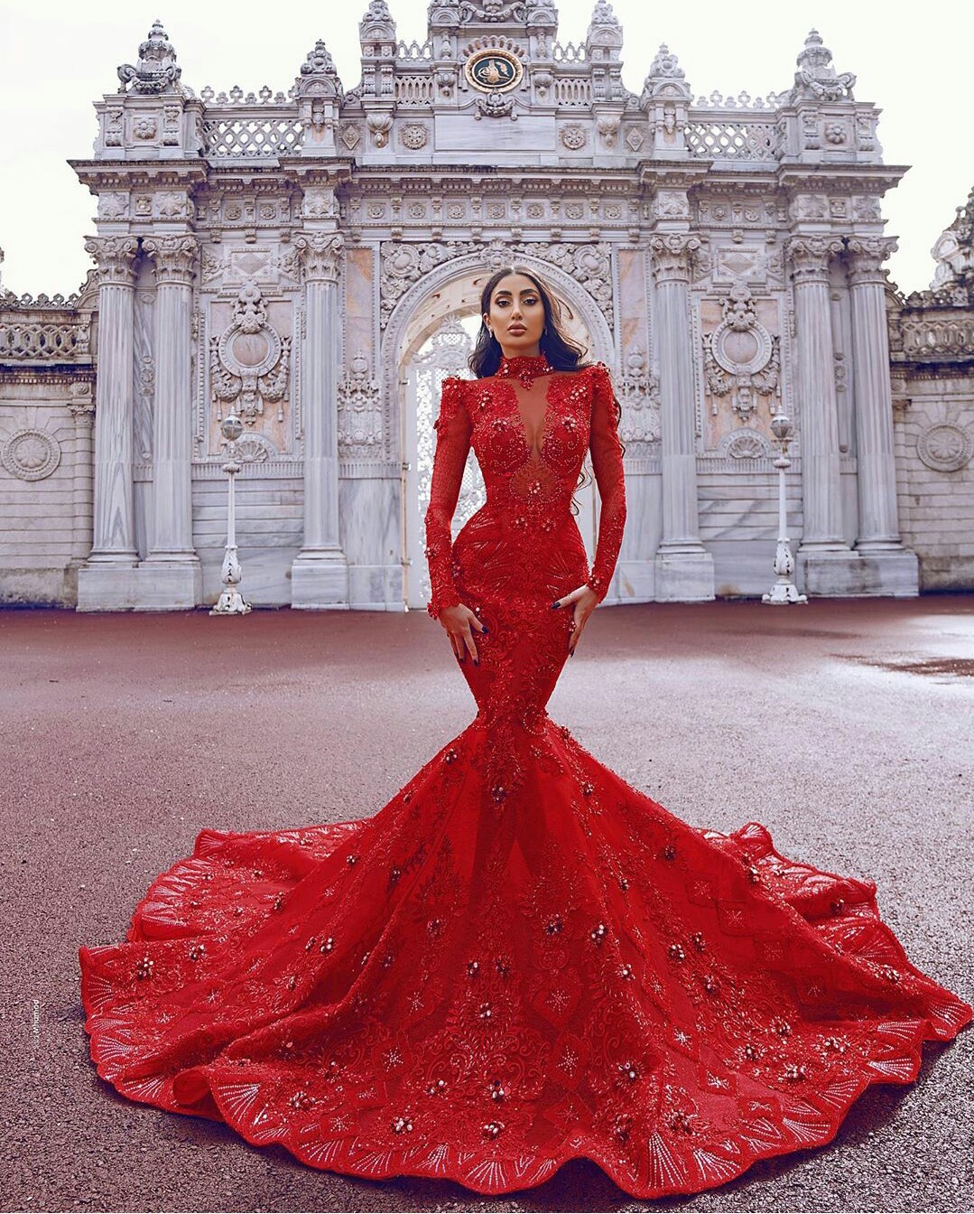 2020 Red Mermaid Wedding Dresses High Neck Lace 3D Floral Appliques Long Sleeve Wedding Dress Sweep Train Crystal Robes De Mariée