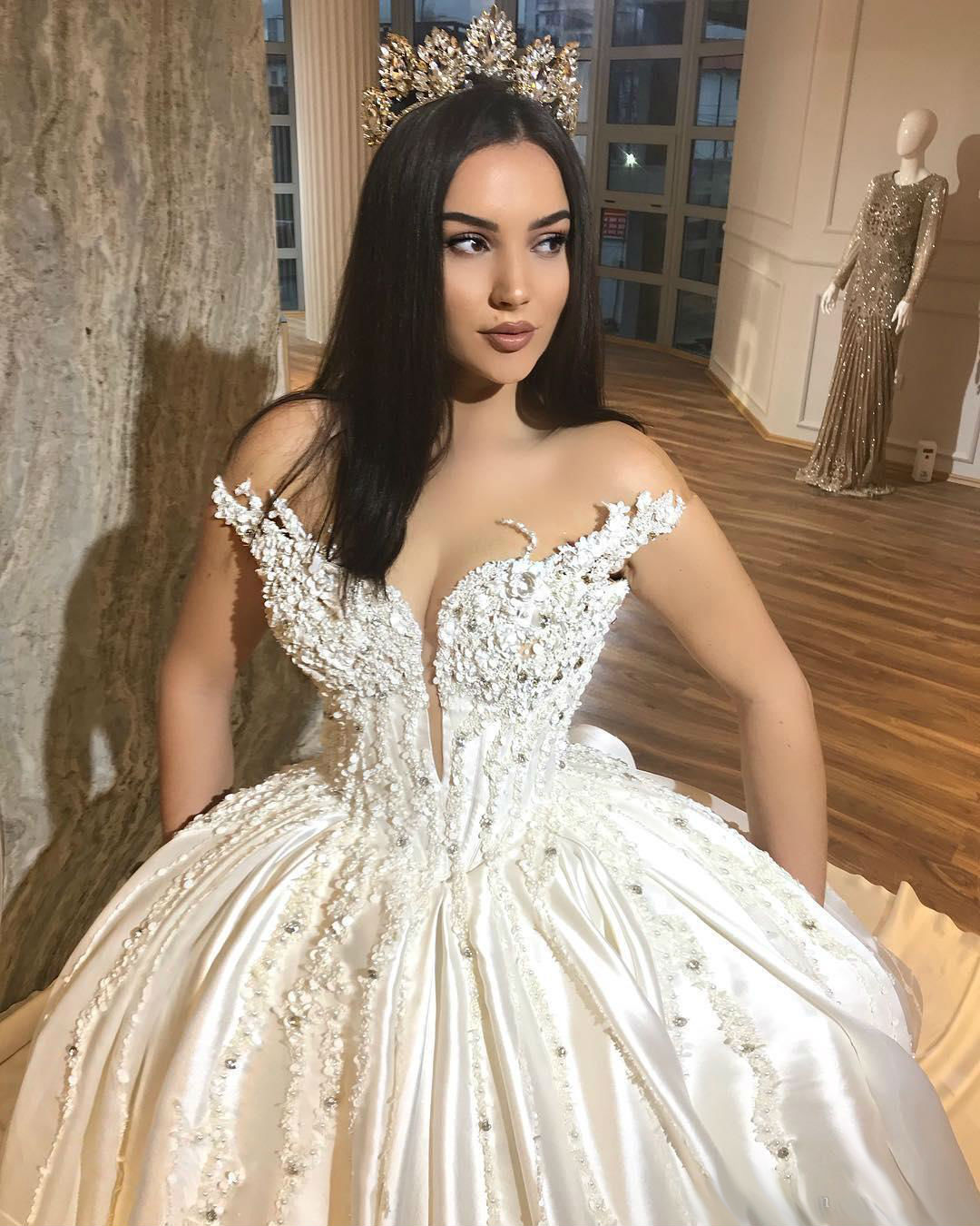 Gorgeous Ball Gown Wedding Dresses 2019 Off Shoulder 3D Floral Applique Beaded Vintage Wedding Dress Sexy Bridal Gowns robe de mariée