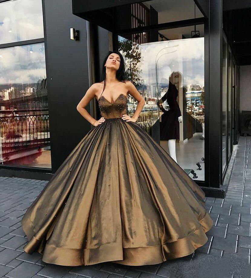2019 Arabic Prom Dresses Evening Wear Gold Sweetheart Beaded Satin Floor Length Puffy Ball Gown Zipper Back Custom Special Party Dresses